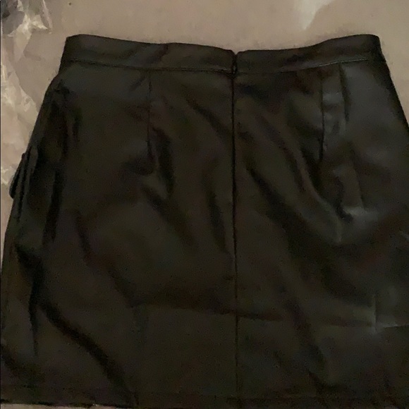 Black faux leather skirt - Picture 2 of 3